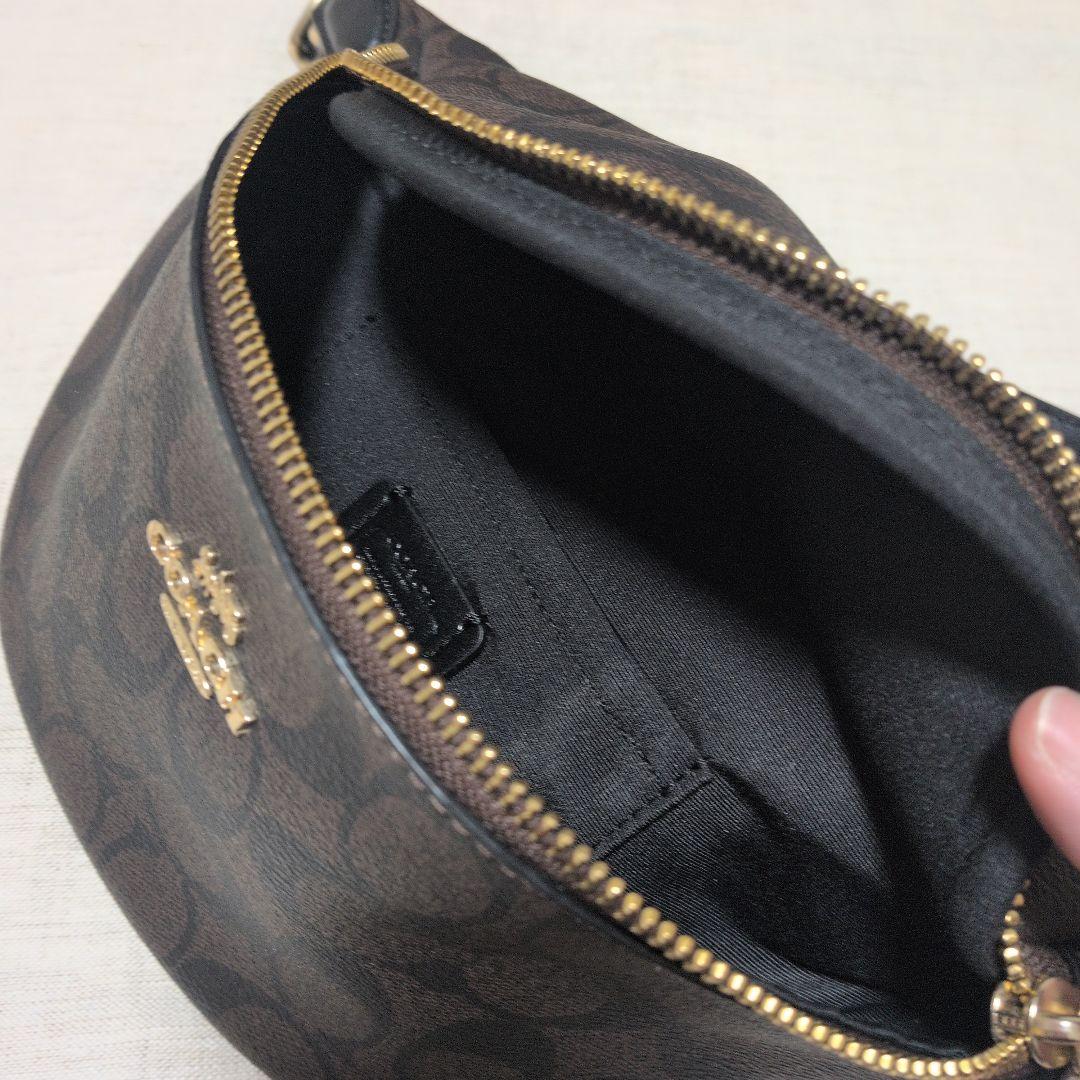 COACH ボディバッグ シグネチャー柄