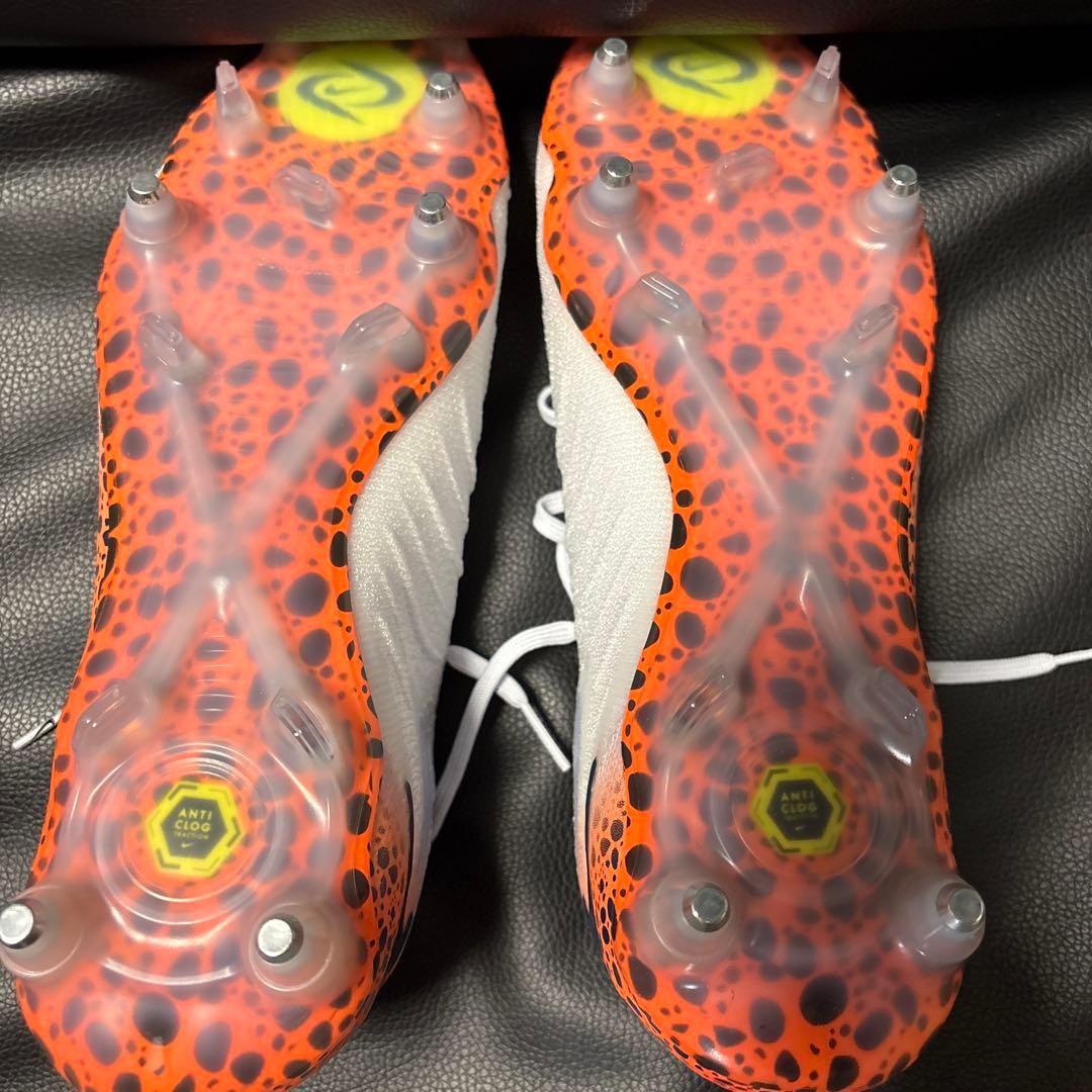 ファントムルナNIKEスパイクSG