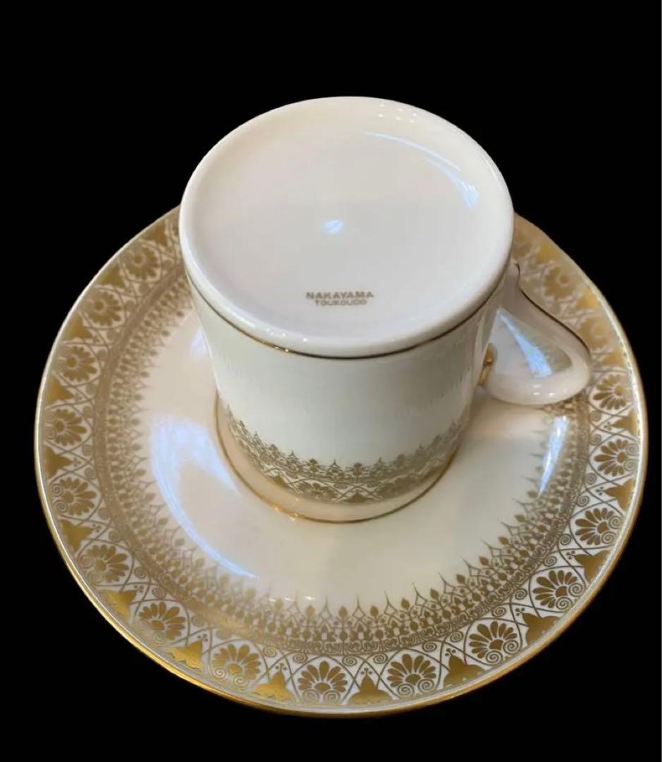 宮中御用品 菊花紋　珈琲碗皿　陶香堂　中山製陶所謹製 平成ニ年十一月吉日