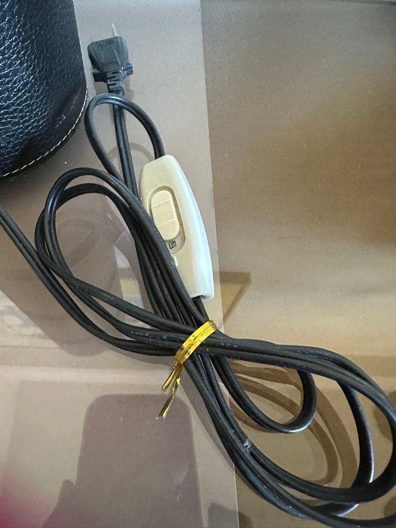 「黒フロアスタンド」牛革に凸凹加工のオシャレ円柱形