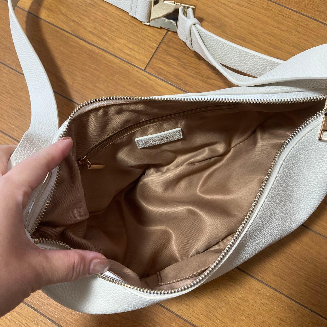 RIVE DROITE(リヴドロワ) 【上品デザイン】カーブボディバッグ