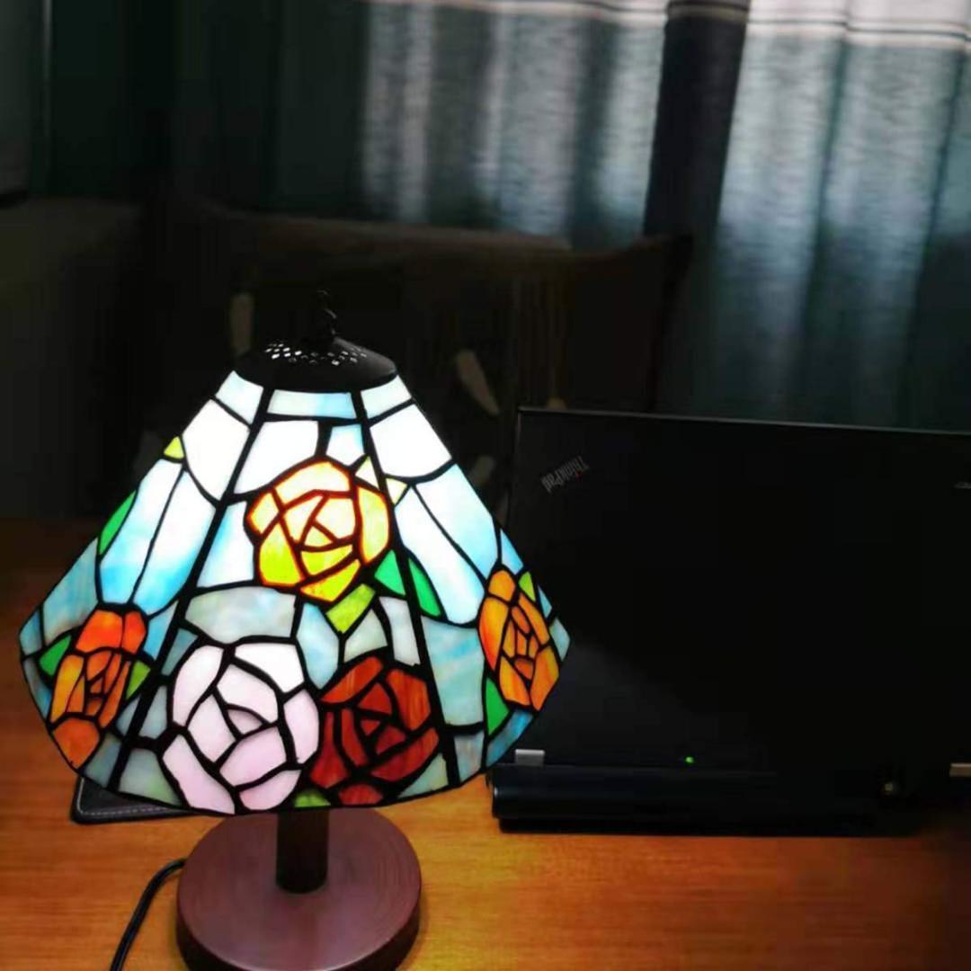 ☆爽やかなブルー　バラが彩る　ステンドグラス　卓上照明