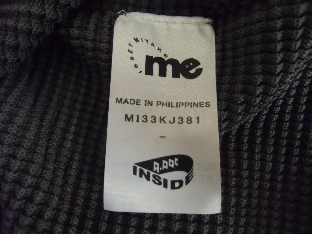 値下中【ME ISSEY MIYAKE】ストレッチプリーツハイネック長袖トップ