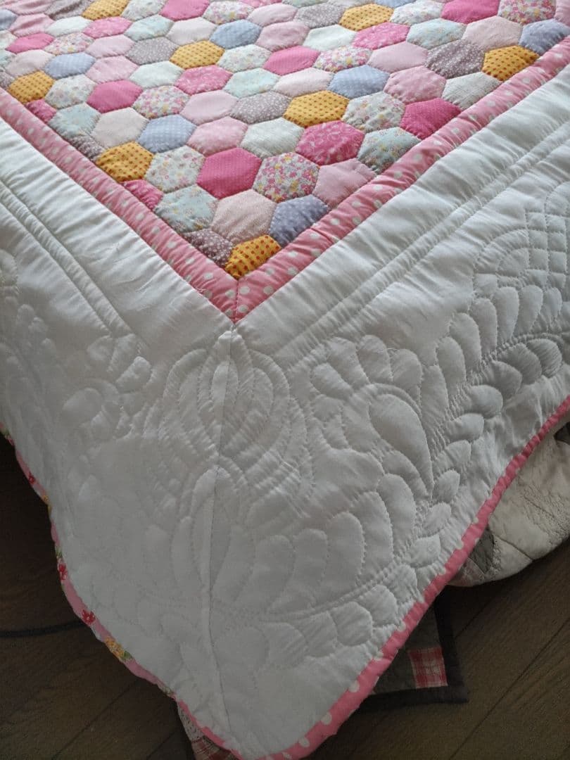 パッチワークキルトタペストリー＆ベッドカバー等に