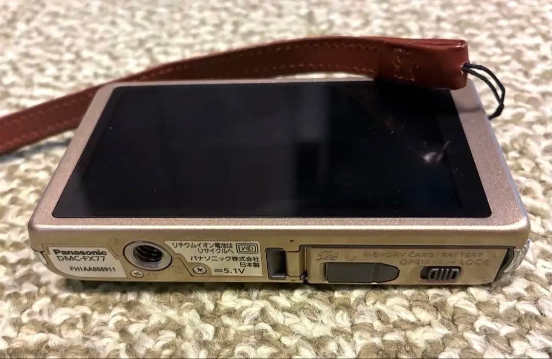 Panasonic LUMIX DMC-FX77 コンパクトデジタルカメラ