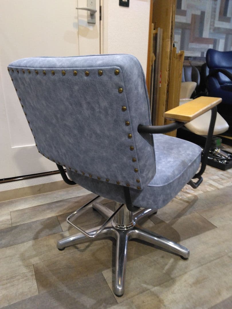 美容室マテリ椅子