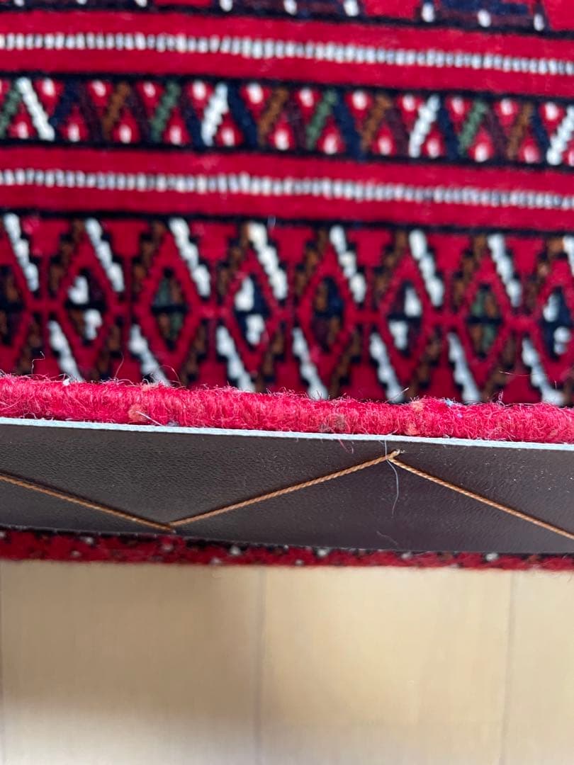 ペルシャ絨毯　トライバルラグ　オールドトルクメン　111cm x 57cm