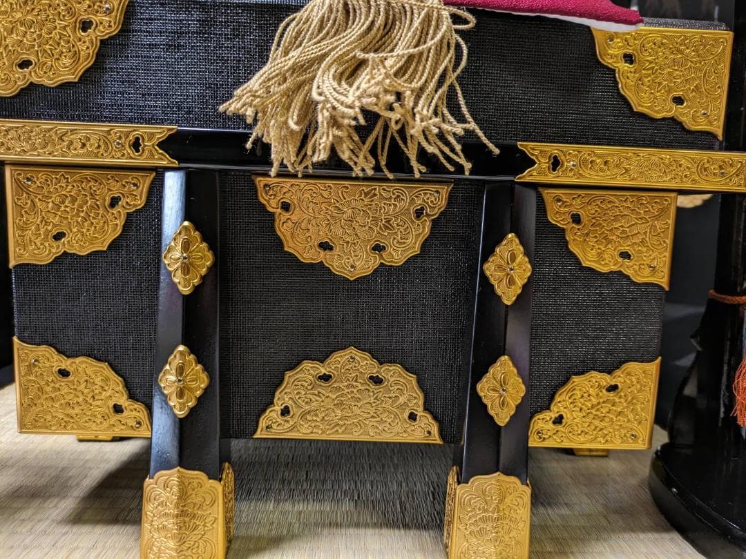 五月人形　兜　兜飾り　廣柴作　向竜彫金之兜　黒小礼正絹糸威