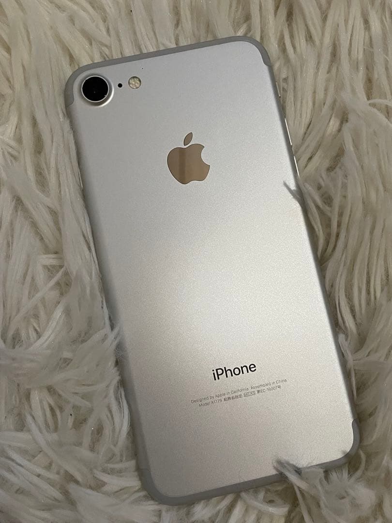 iPhone7 128GB シルバー SIMフリー