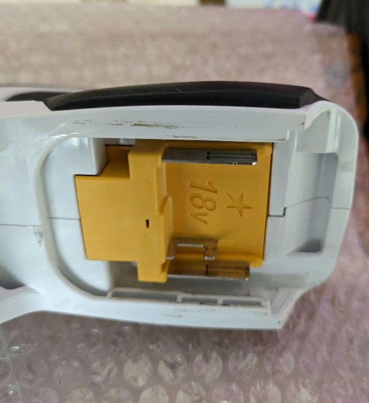 Makita マキタ 充電式クリーナー CL182FD