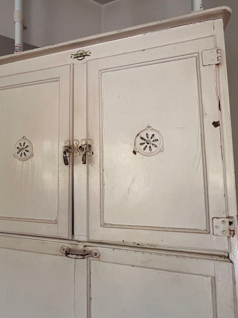 ヴィンテージ　キッチンキャビネット　オフホワイト