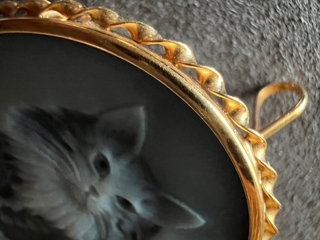 猫の肖像画 インタリオ彫り瑪瑙カメオ 18金イエローゴールドフレーム