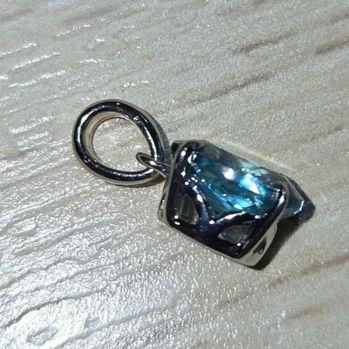 PT950 ブルージルコン1ct ペンダントヘット