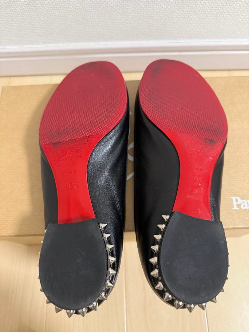 Christian Louboutin ブラック フラットシューズ