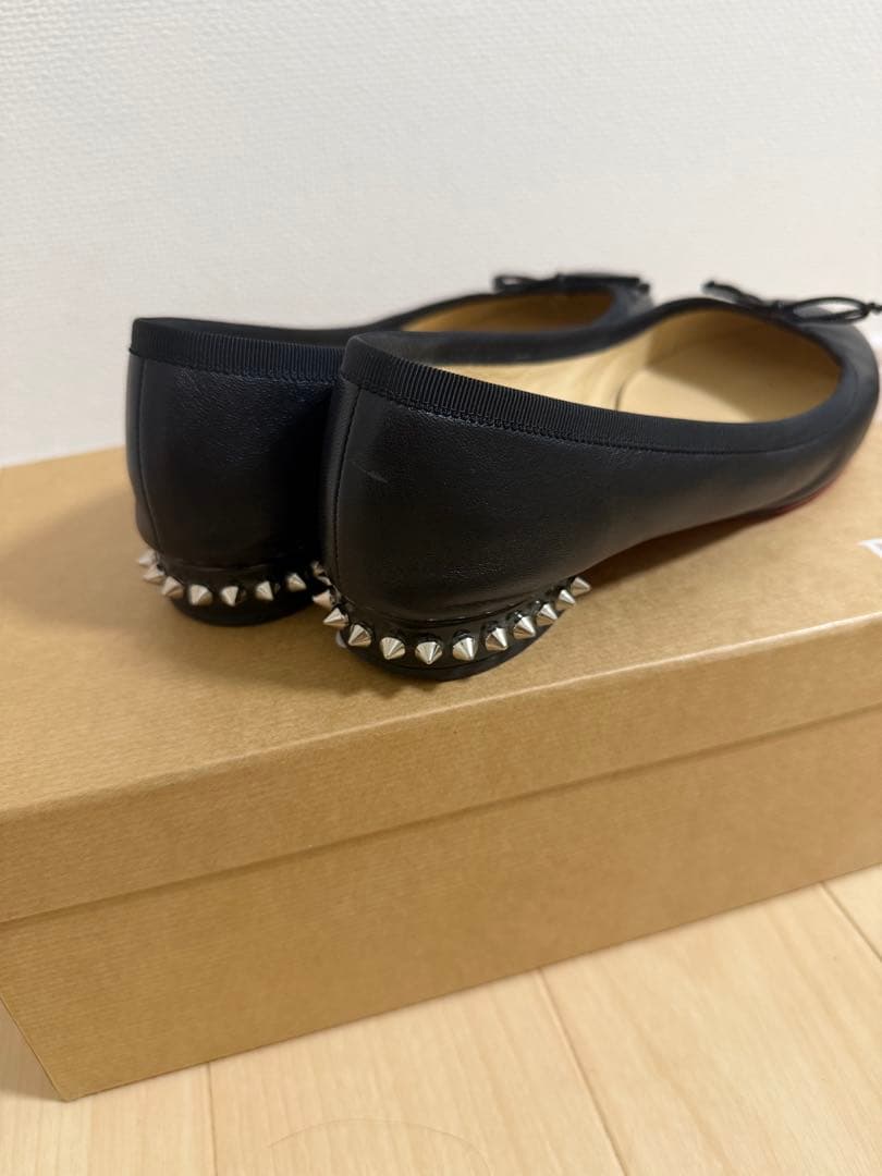 Christian Louboutin ブラック フラットシューズ