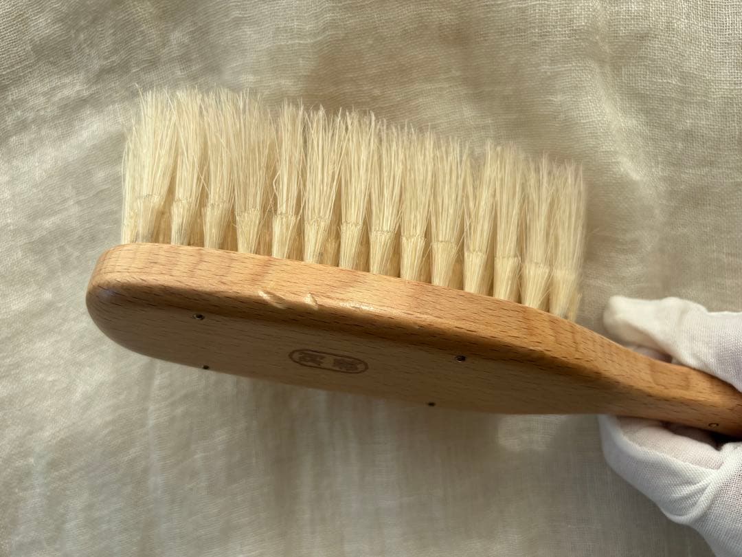 江戸屋の別撰手植えブラシ。カシミアシルクウール万能タイプ〈べっせん〉