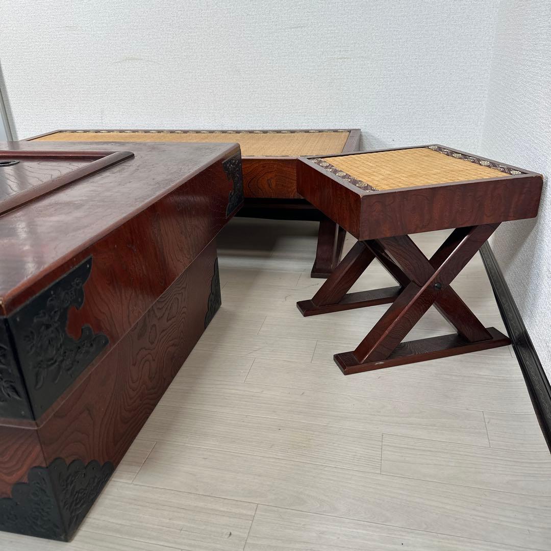 駿河民芸 囲炉裏テーブル 杢目 隅金具/畳ベンチ1脚・畳椅子2脚付き iso※