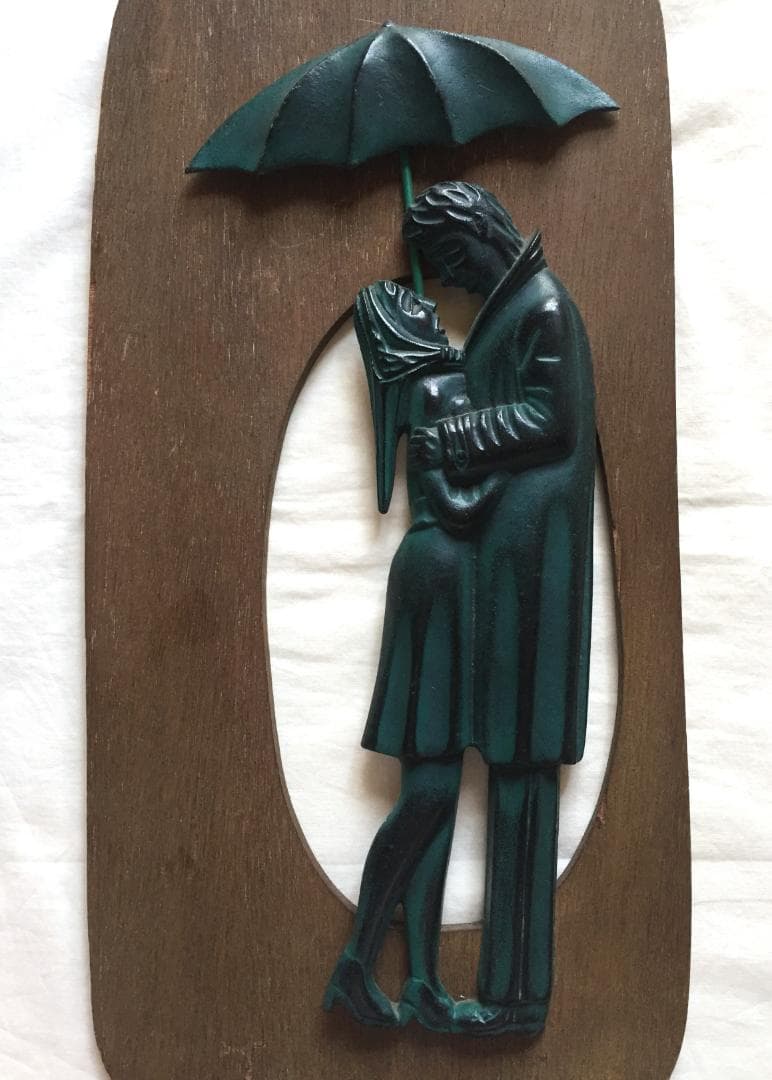 ◆ビンテージ モダン 男と女 悲哀 壁掛け 相合傘 昭和レトロ 彫刻