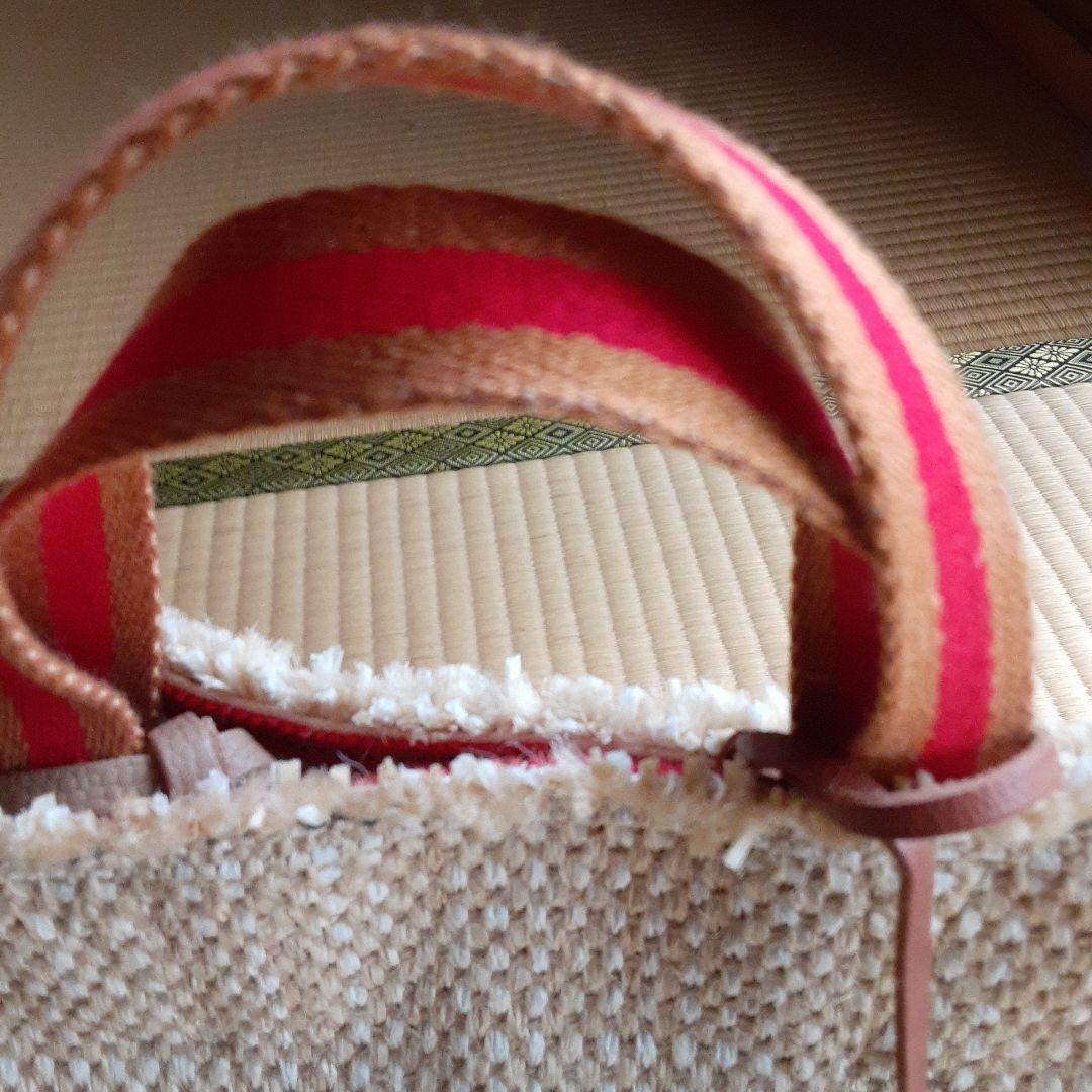 POMTATA 未使用に近いベージュと白の かごバッグ
