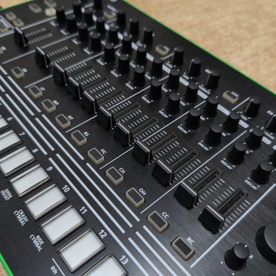 【極美品】【動作確認済】★取説、箱あり★ Roland TR-8