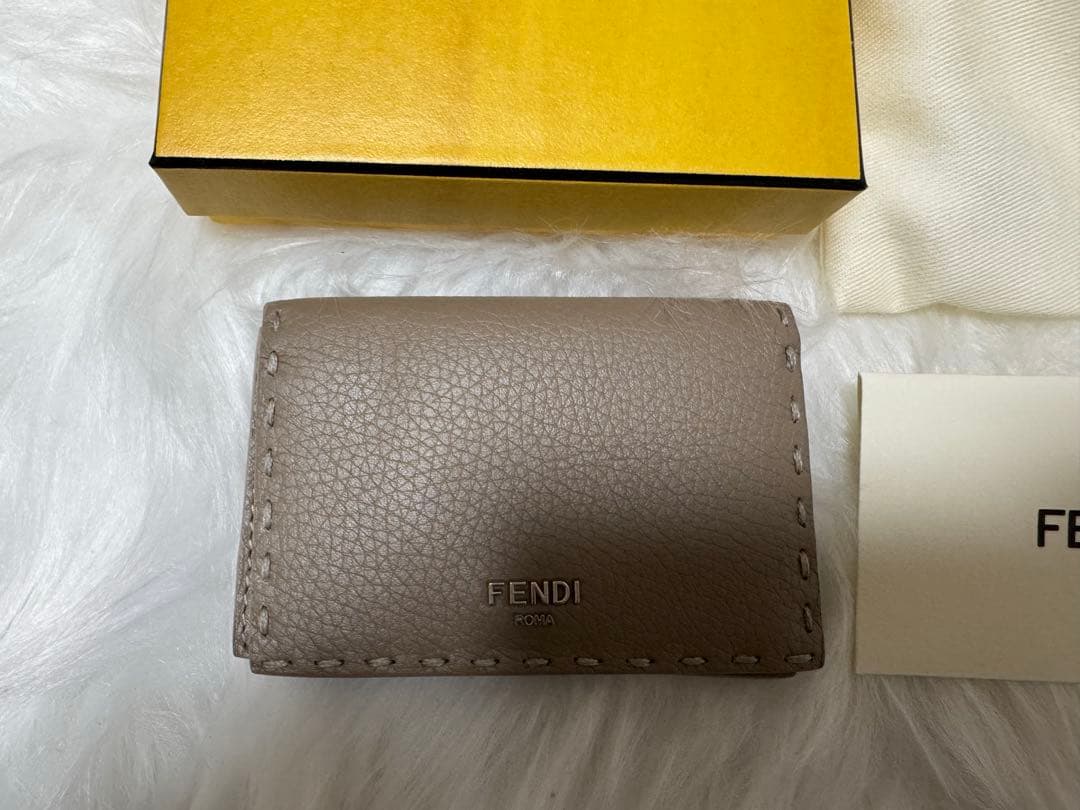 【極美品】FENDI 名刺入れ カードケース ピーカブー