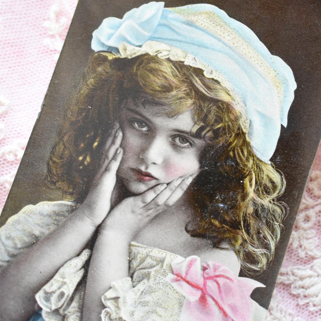 アンティークポストカード　小悪魔のような美しい少女　Rita Martin