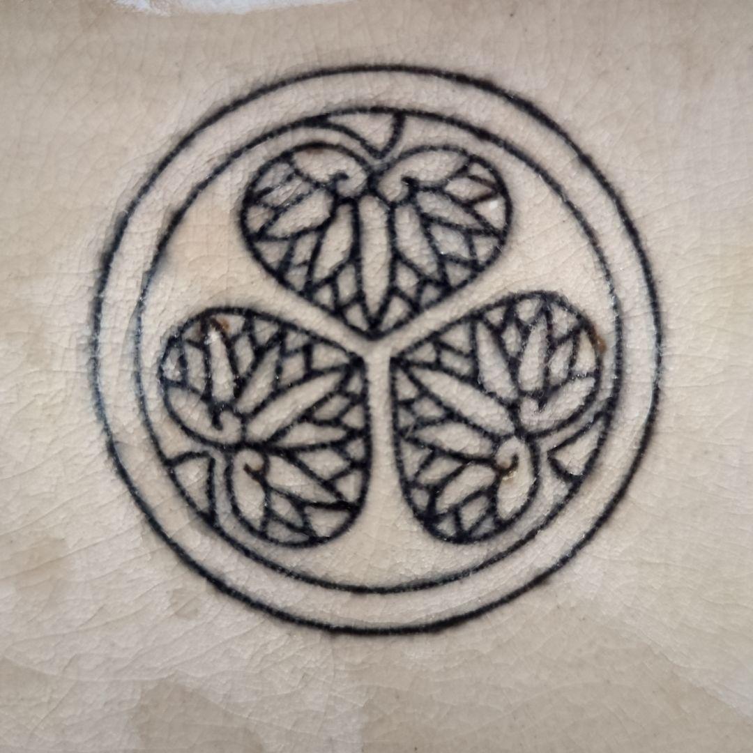 三つ葉葵紋様 陶器製皿　箱付　尾張徳川家御用窯　篠島焼　御紋付鮎皿　古美術　骨董