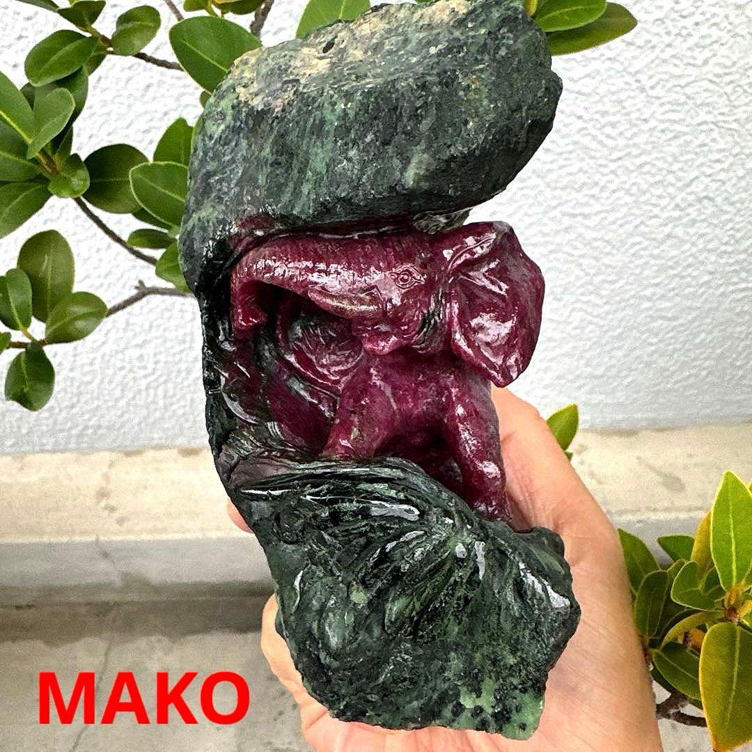 M1876☆天然ルビーゾイサイト彫刻【象】1Kg☆【鑑別書付き】☆天然石　原石