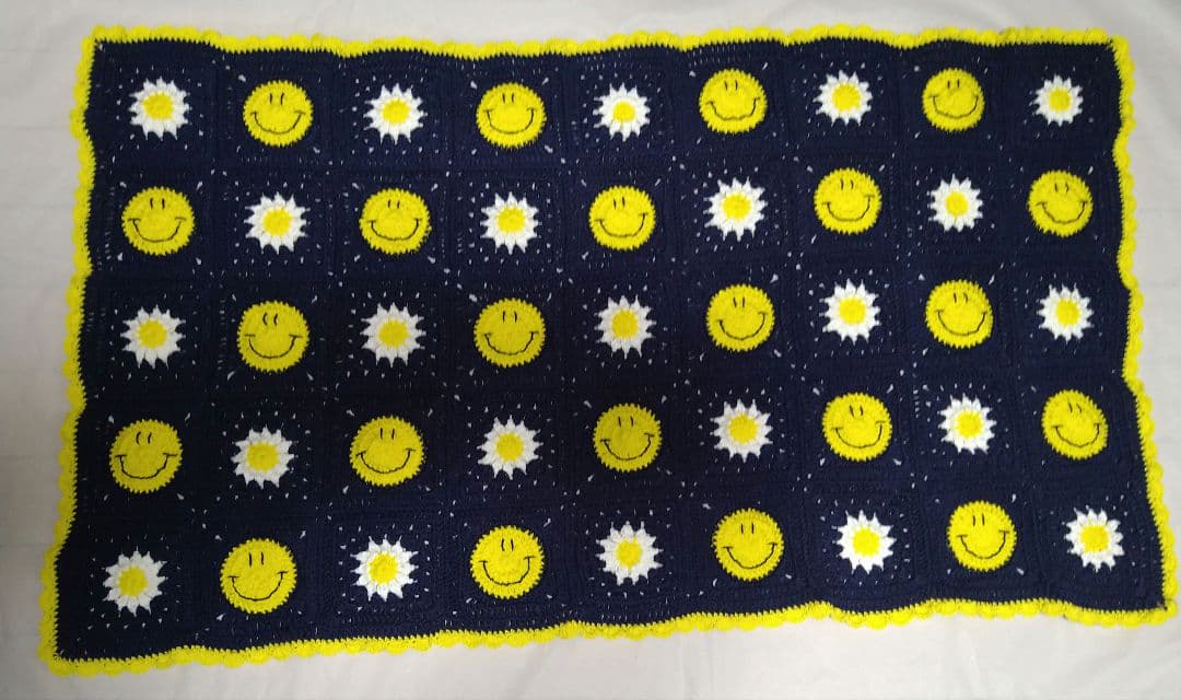 グラニースクエア ブランケット モチーフスマイルティシュカバー にこちゃん手編み