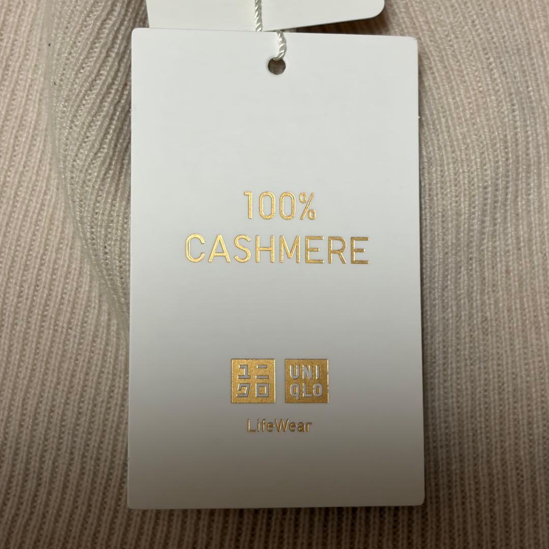 【さっさ】新品タグ付 UNIQLO カシミヤ100% タートルネックM
