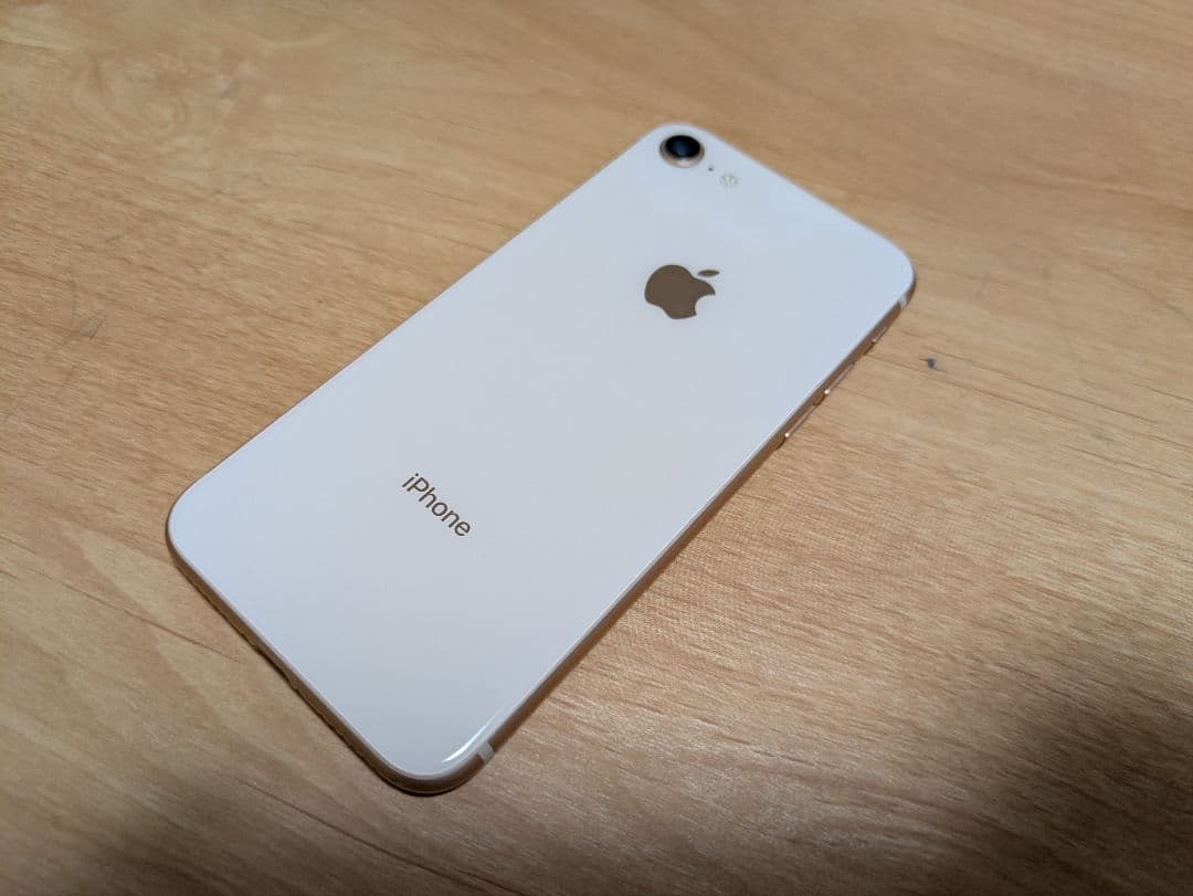 Apple iPhone8 ゴールド　本体