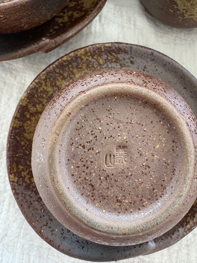 ブラウンとゴールドの陶器食器セット 32点おまとめ