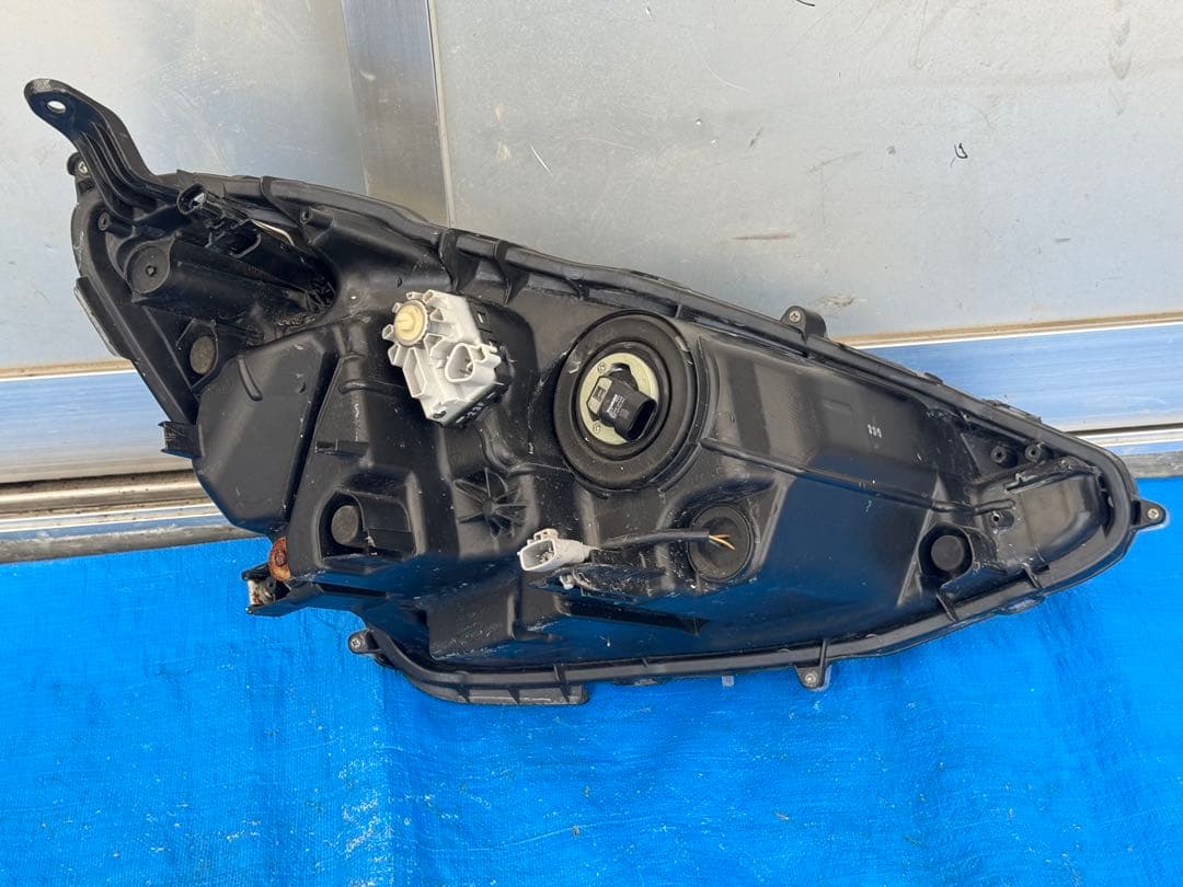 アクア NHP10 ヘッドライト 左右セット