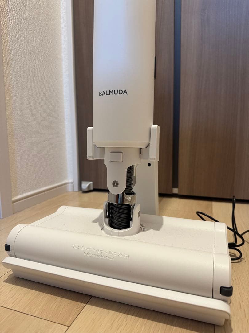 いな　BALMUDA掃除機C-E100-WH