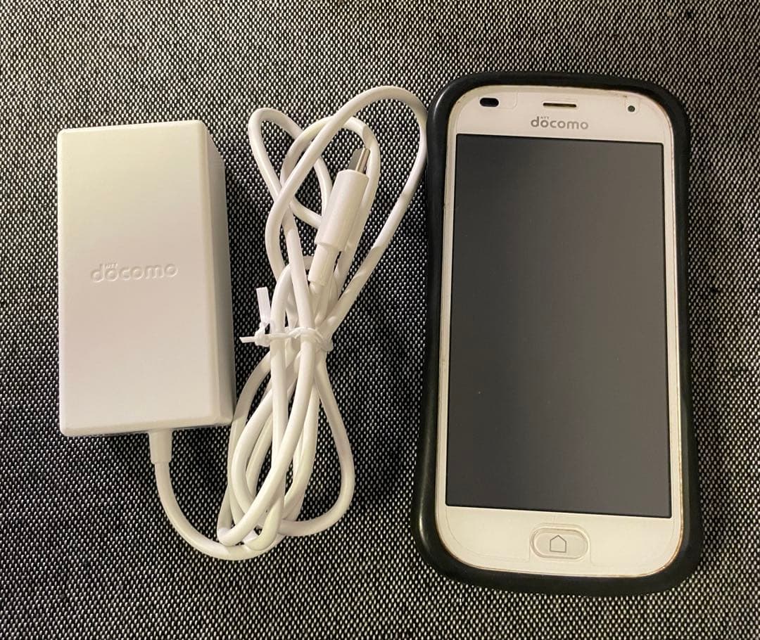 らくらくフォン F42A docomo スマートフォン 充電器 富士通　ドコモ