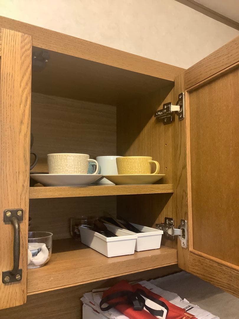 カントリー風　食器棚