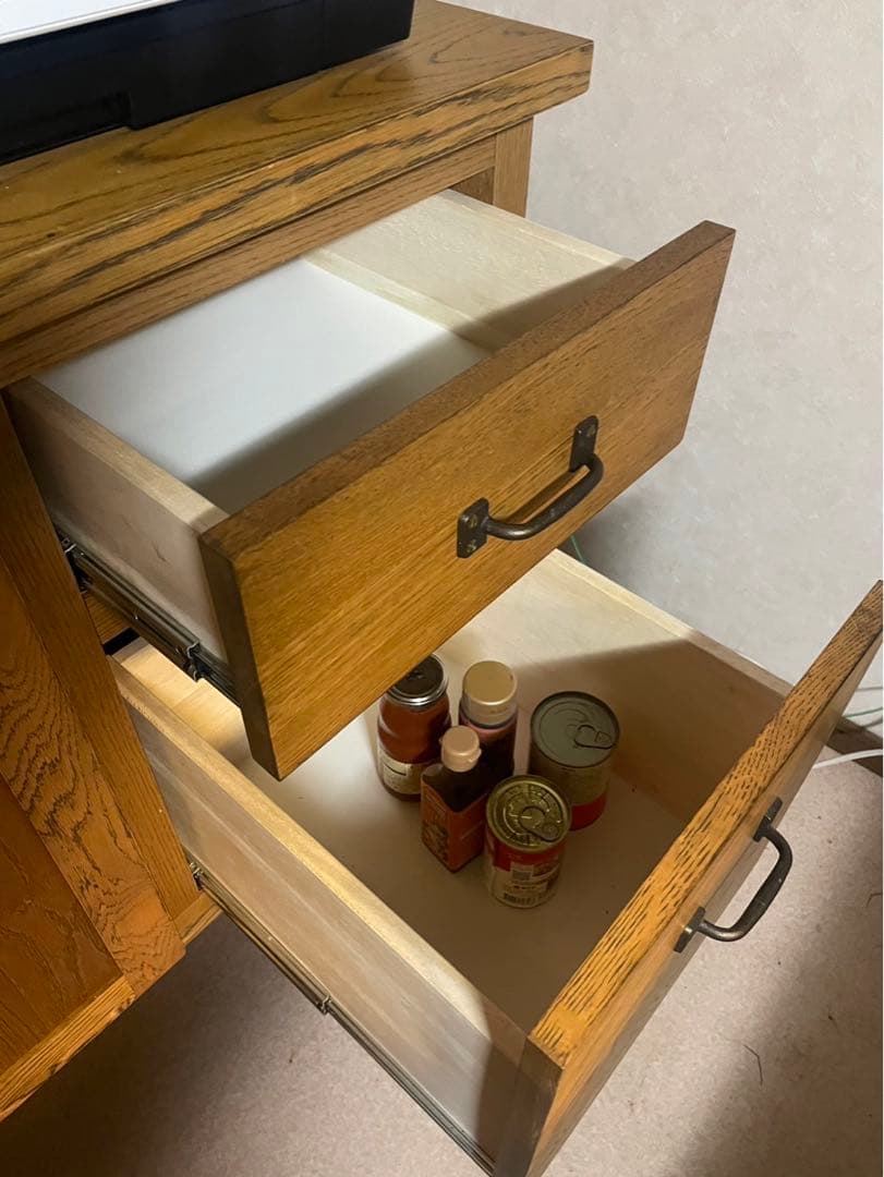 カントリー風　食器棚