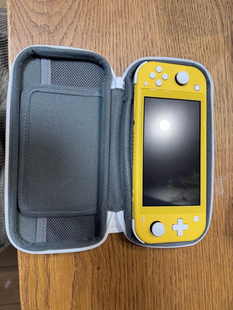 任天堂 switch liteイエロー 本体 ケース付き 延長保証あり