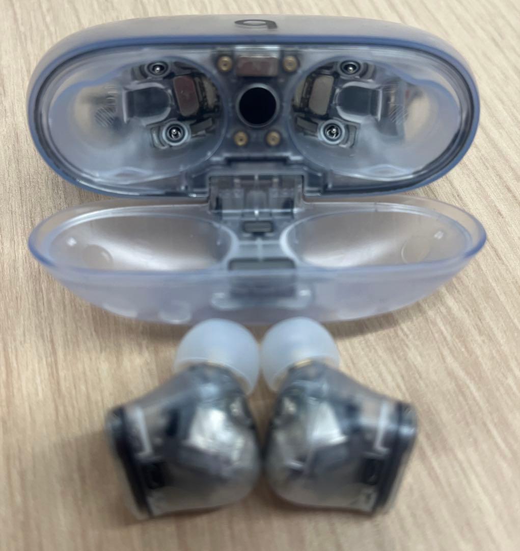 Beats Studio Buds + トランスペアレント　スケルトン