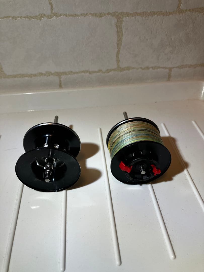 最終値引き価格　シマノ15カルカッタコンクエスト200HG 替スプール付き