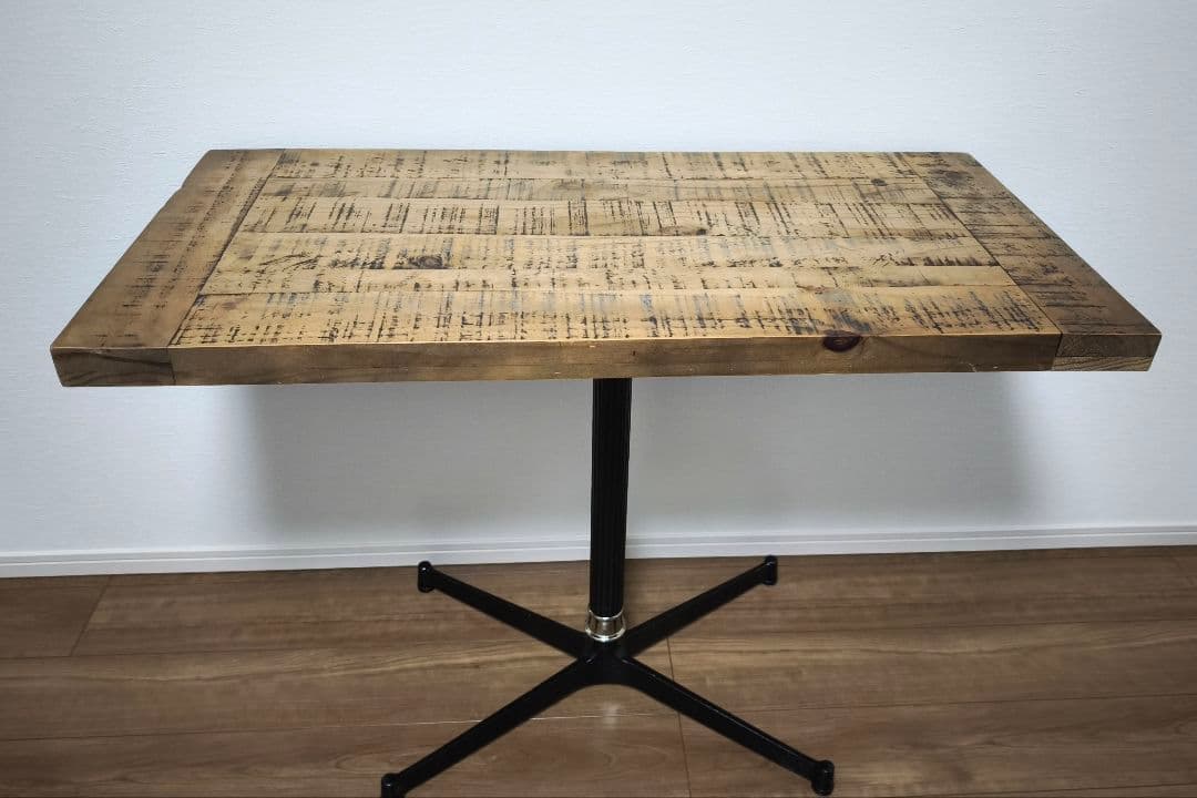 シャビーなダイニングテーブル / カフェテーブル