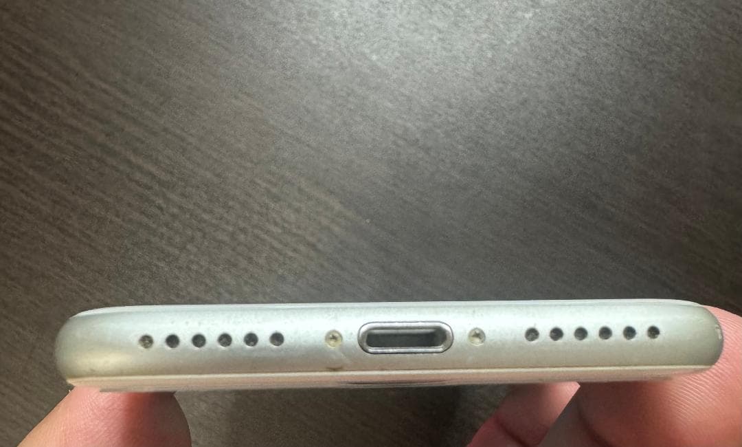 美品 iPhone 8 シルバー 64GB SIMフリー