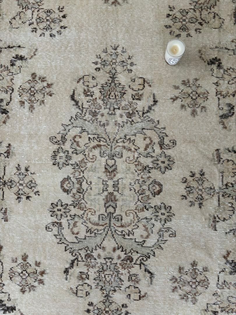 ヴィンテージラグ　ベージュオーバーダイ　ボタニカルフローラル　トルコ　雅姫さん