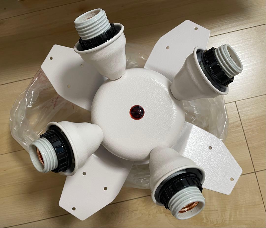 シンプルデザインのシーリングファン(4灯 ホワイト)