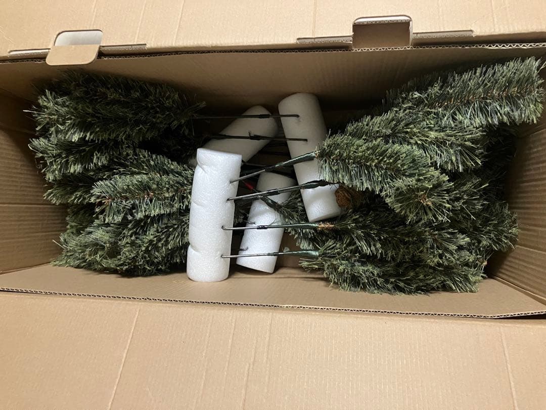 ニコアンド　アダストリア　クリスマスツリー　まつぼっくり