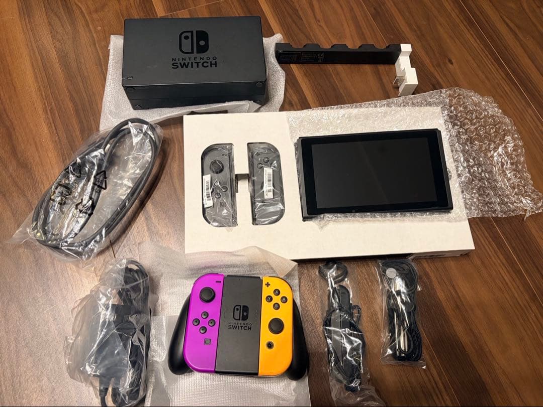 【美品】Switch本体バッテリー強化版＋Joy-Con2個追加すぐ4人で遊べる