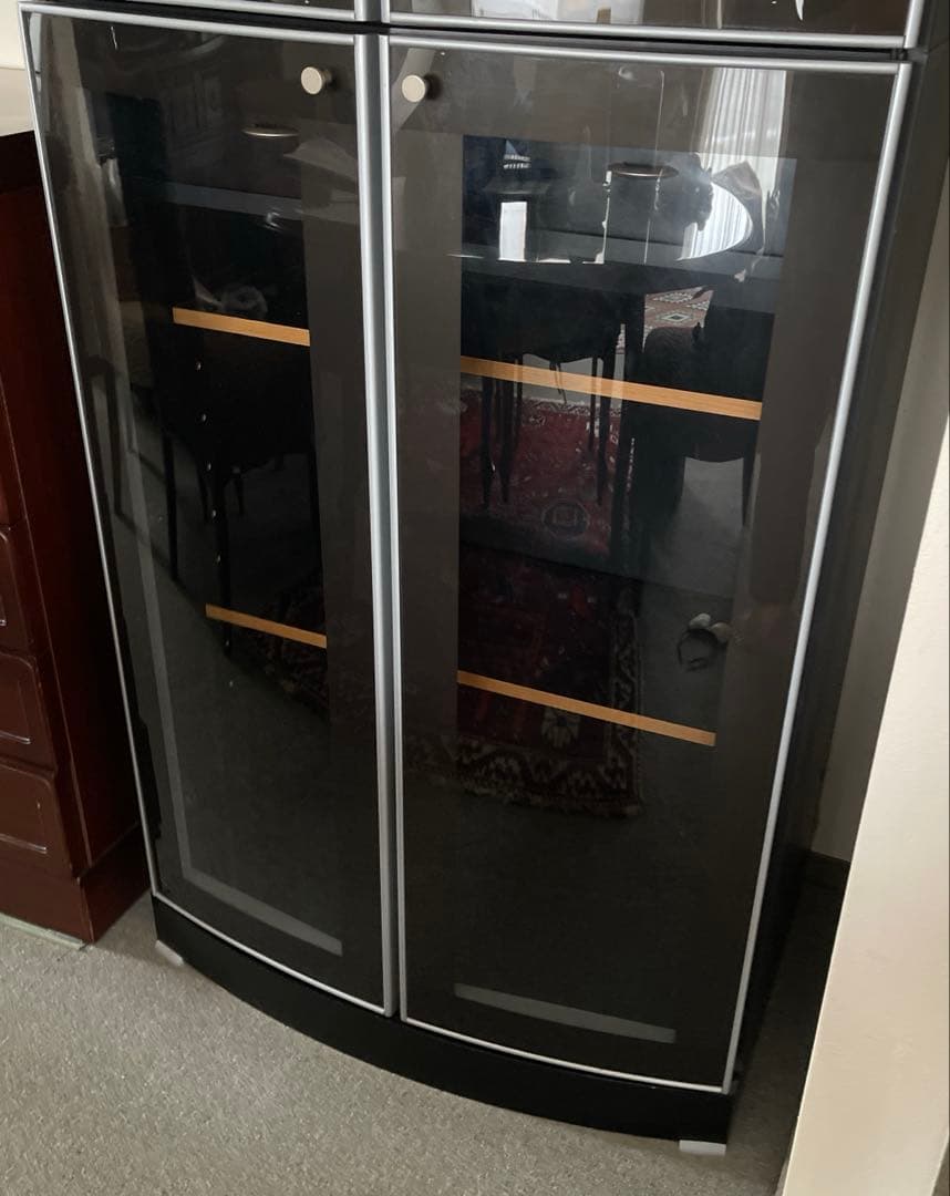 送料込み★飾り棚　ブラック×シルバー ガラス扉　日本製 本棚としてもOKです