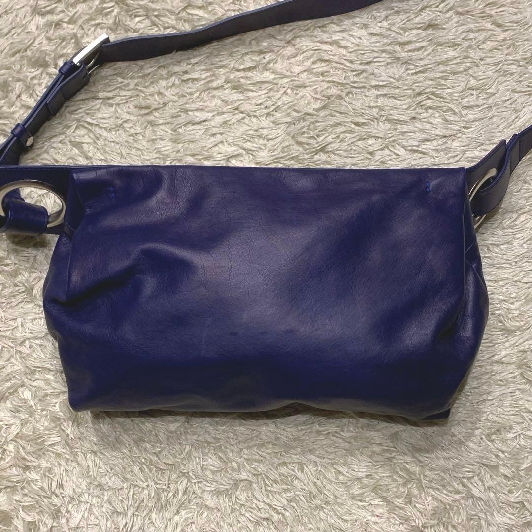 美品✨kawa-kawaカワカワ ハトメ ボディバッグ ショルダー レザー 紺色