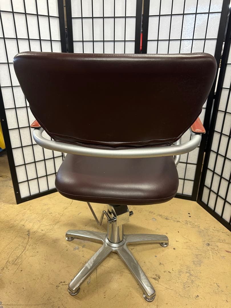 スタイリングチェア　オフィスチェア　散髪椅子　理容室　美容室　椅子