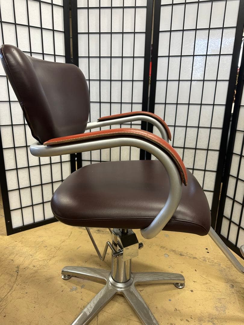 スタイリングチェア　オフィスチェア　散髪椅子　理容室　美容室　椅子